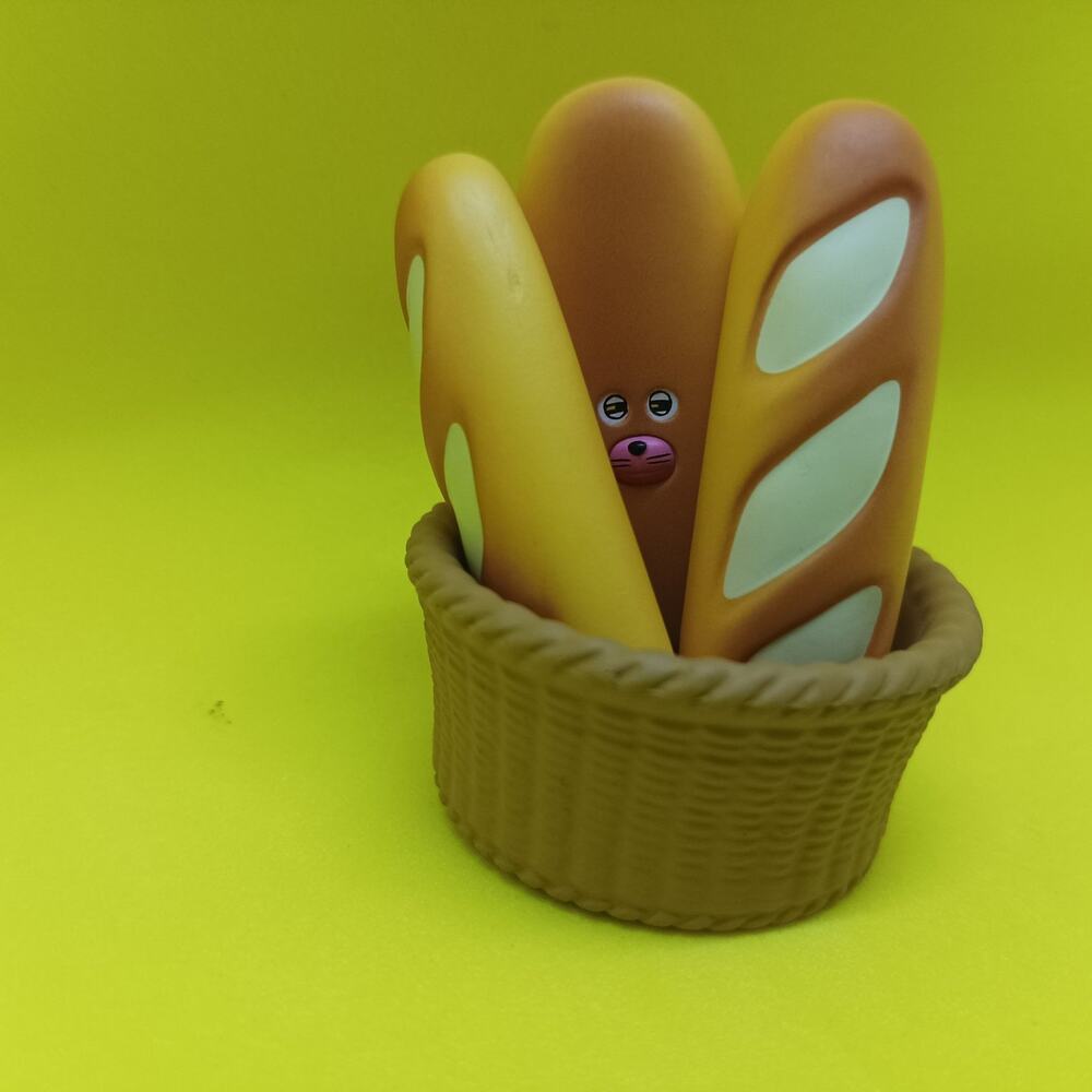 Pandorobou  - bread thief - figurine